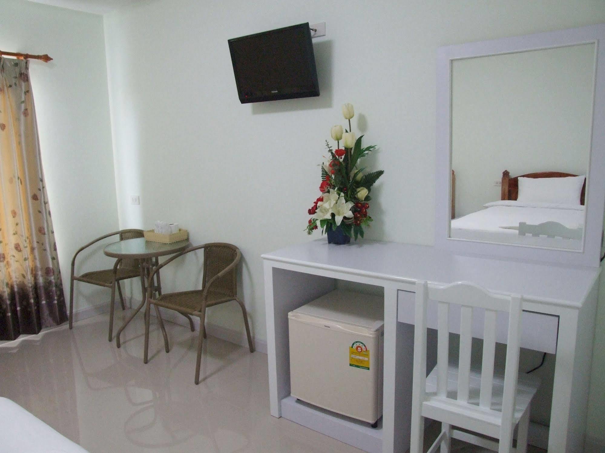 Ruan Rim Nam Hotel Рой Ет Екстериор снимка