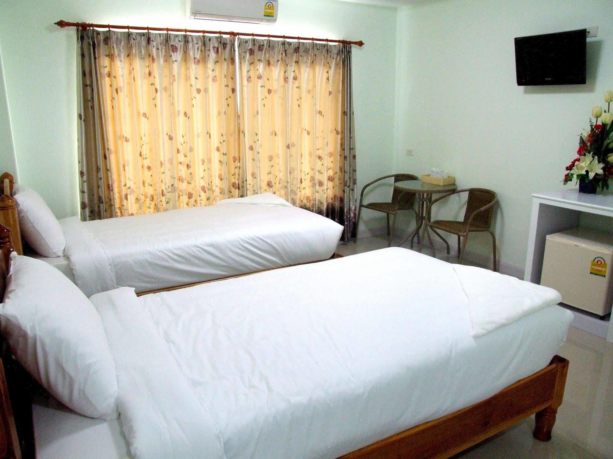 Ruan Rim Nam Hotel Рой Ет Екстериор снимка